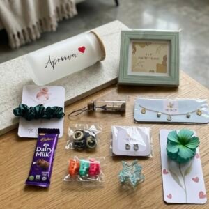 the bee palette's "green dreamer's curated hamper"