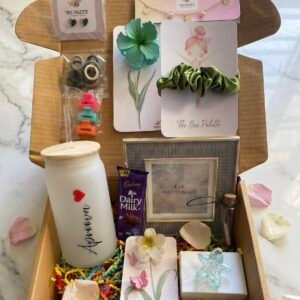 the bee palette's "green dreamer's curated hamper"